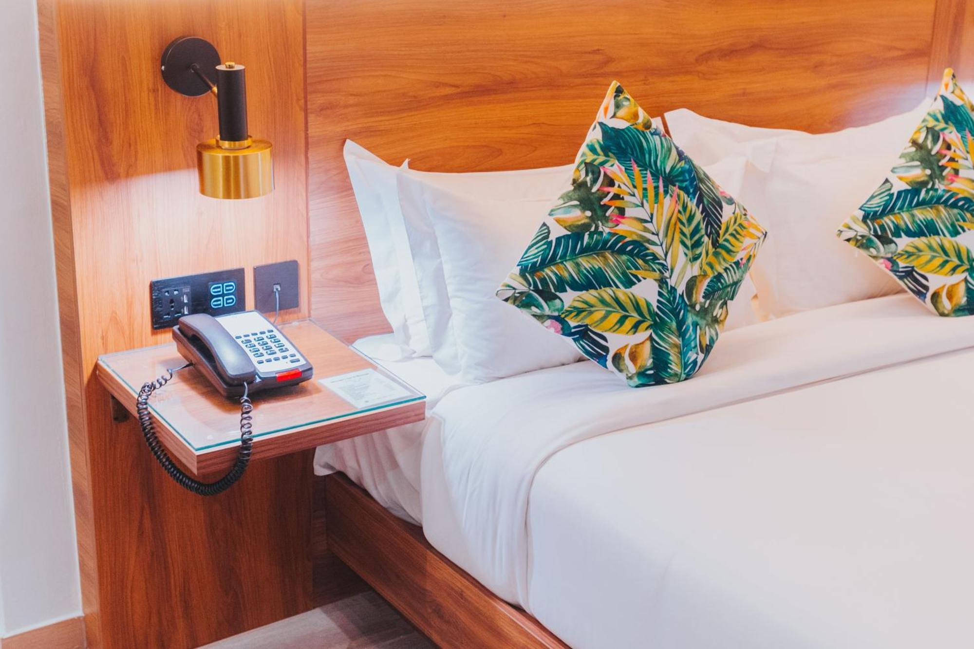 Surestay Studio By Best Western Clarkview Angeles City Esterno foto